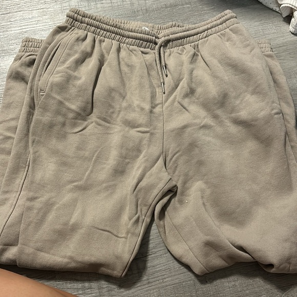 H&M SWEATPANTS. - Picture 2 of 4